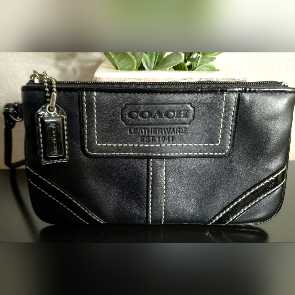 COACH PATENT LEATHER WRISTLET